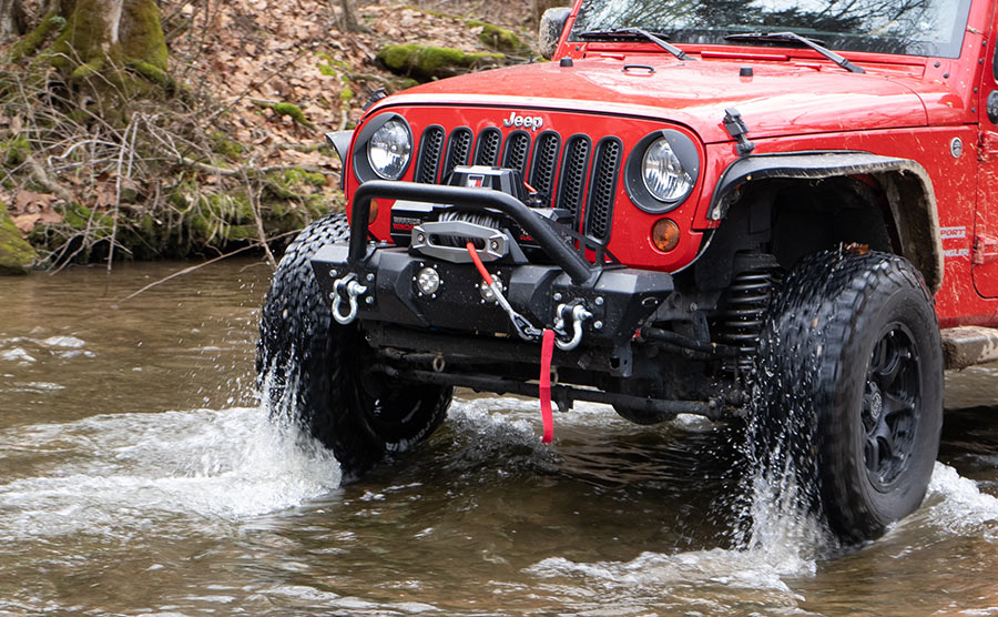 Gladiator F-Type 8000lb Synthetic Rope 12v Electric Winch - Image 7