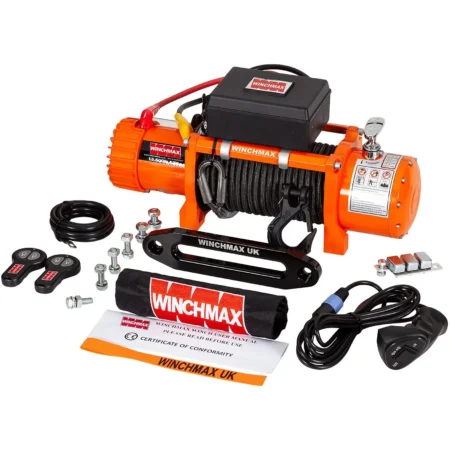 13,500lb (6,123kg) 12v Winch. 15 m x 10 mm Armourline Rope. 3/8 inch hook.